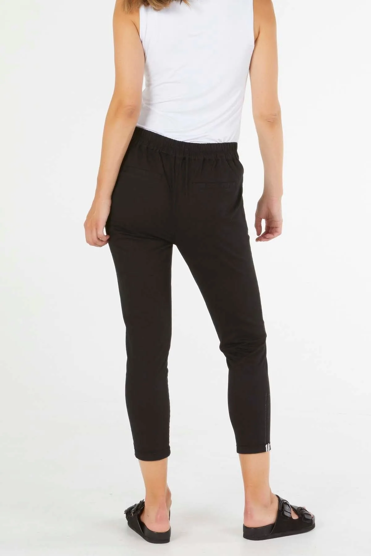 Betty Basics Chicago Chino Pants in Black