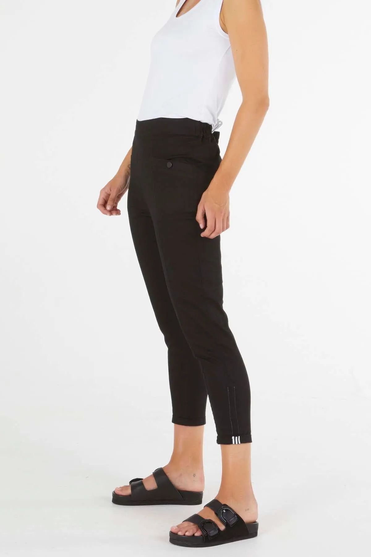 Betty Basics Chicago Chino Pants in Black