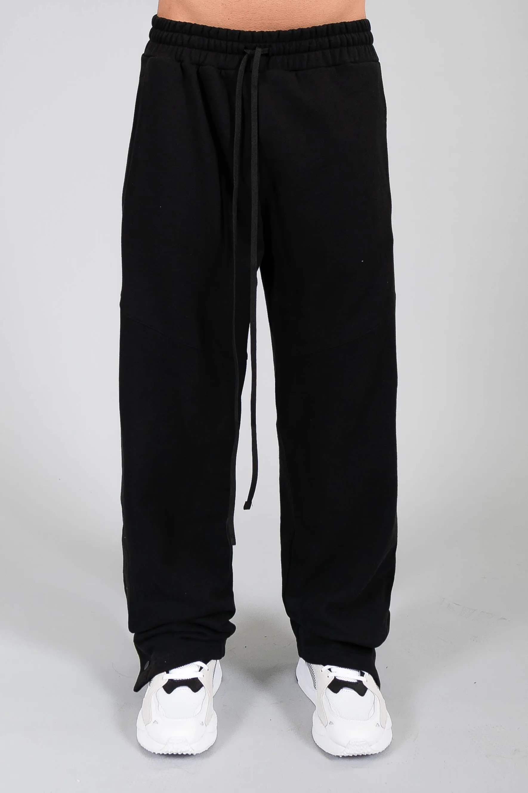 BLACK SNAP BUTTON JOGGER