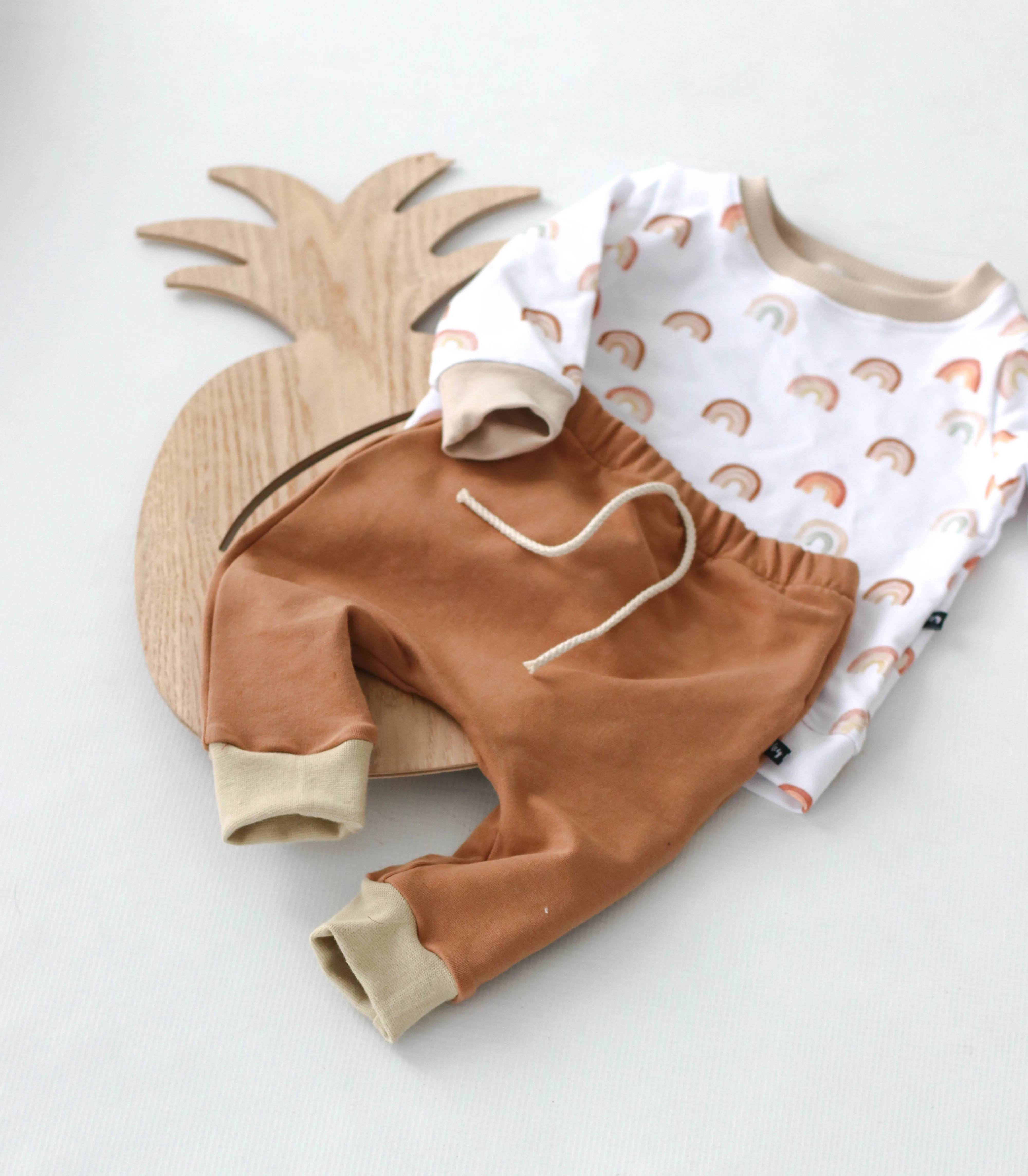 caramel leggings 6-9  mths