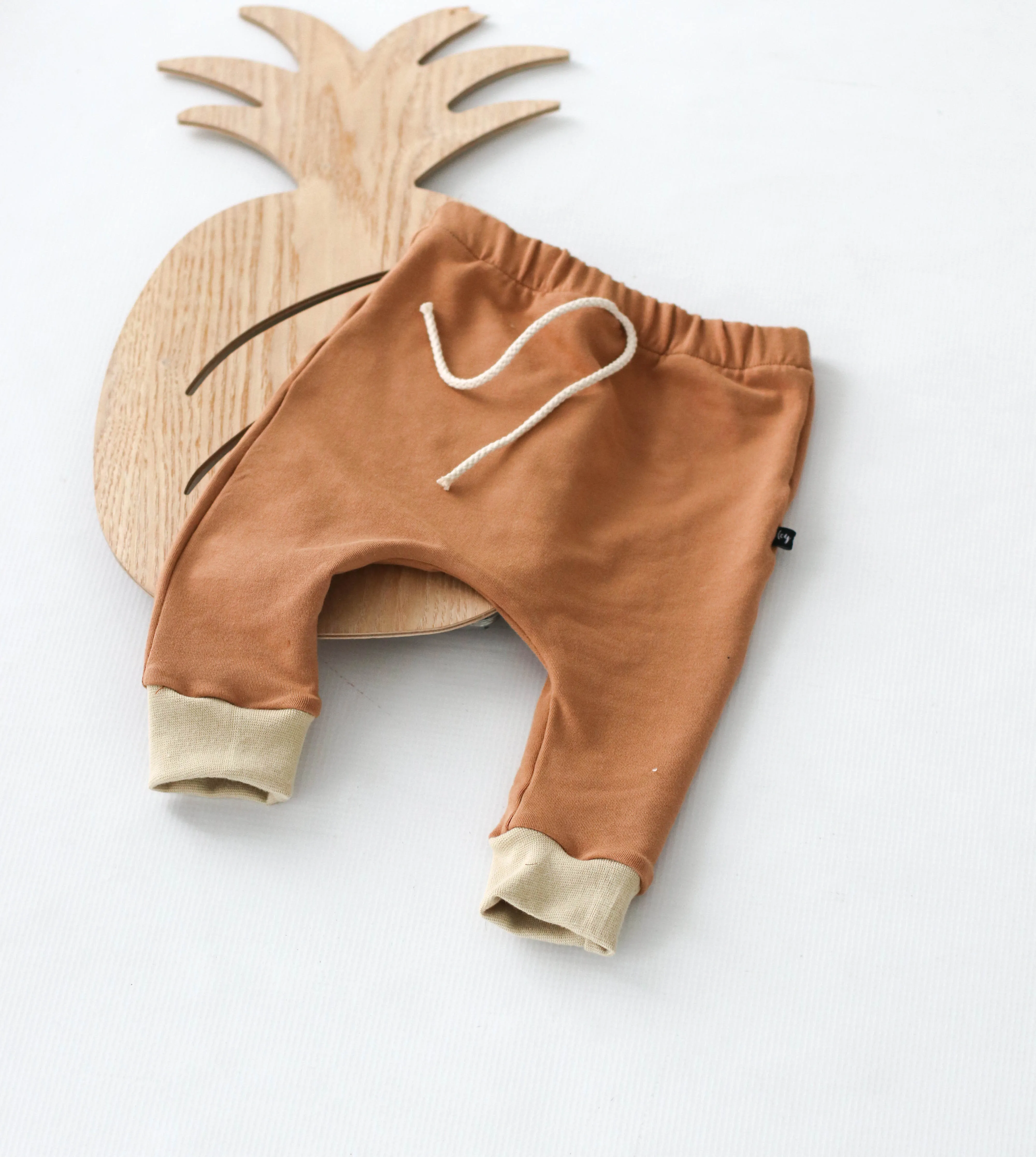 caramel leggings 6-9  mths