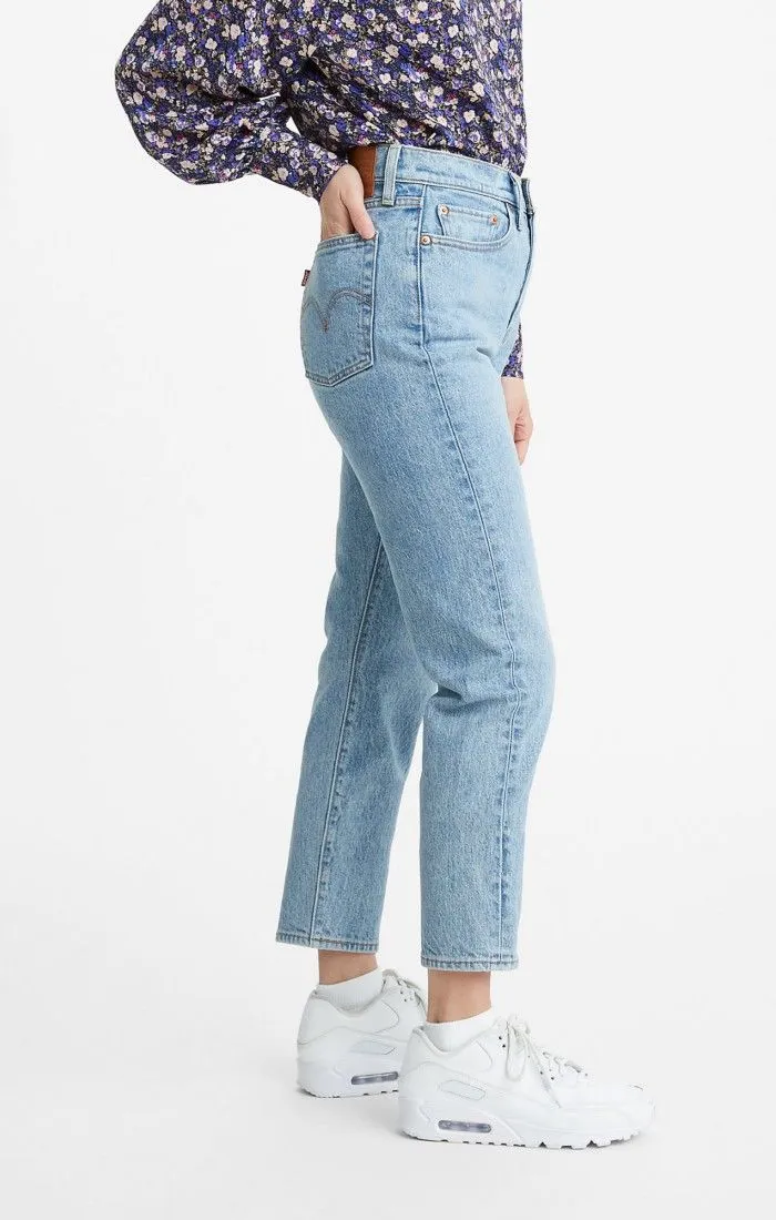 Levis Wedgie Icon Fit Jeans in Tango Light Wash – Flattering High-Rise Denim