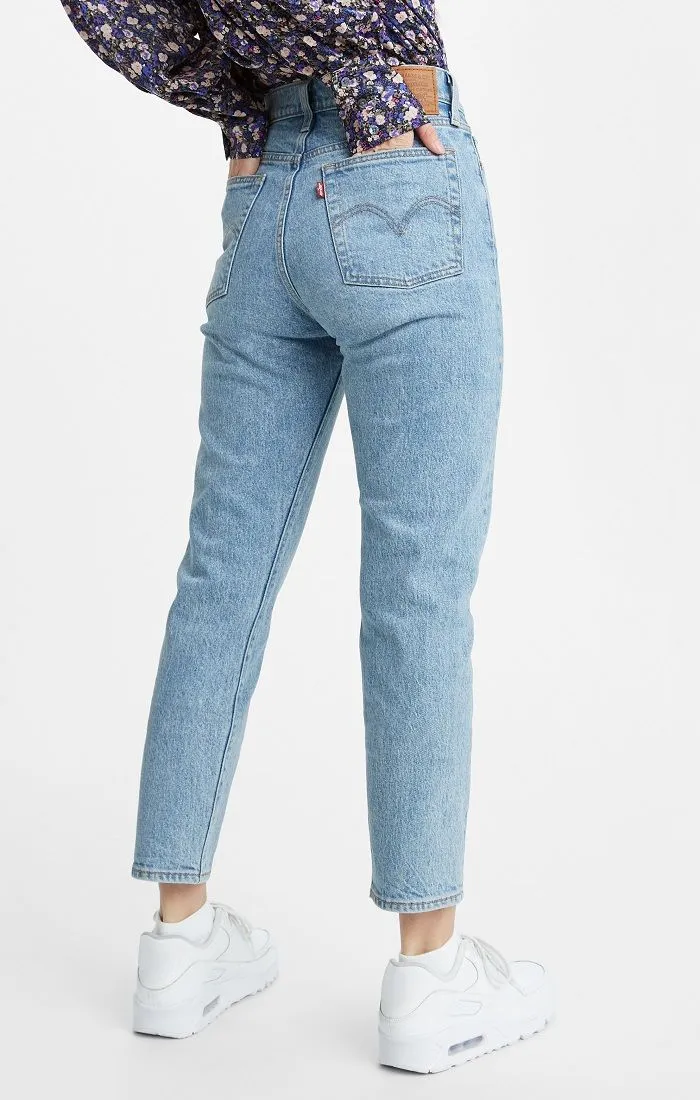 Levis Wedgie Icon Fit Jeans in Tango Light Wash – Flattering High-Rise Denim